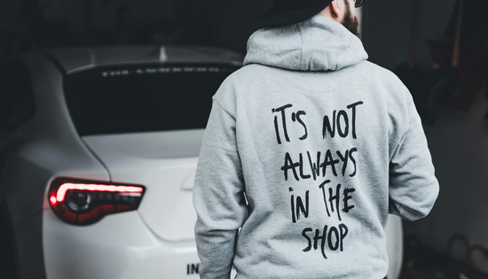 Comment donner un look chic à un sweat à capuche ?